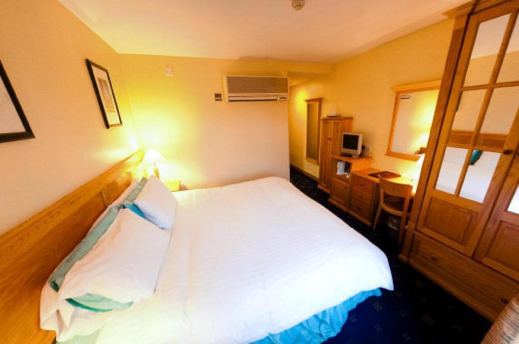 Eliza Temple Bar By The Key Collection 3*